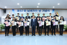 부산본부세관, 모범납세자‧세정협조자 등 9명에 표창장
