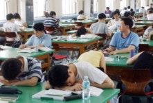 고카페인 에너지음료 위험성 여전…올바른 섭취법은?