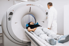 툭 하면 CT찍고 피 뽑고...선 넘은 과잉 검사 딱 걸렸다