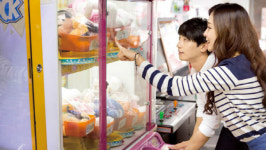 불평등에 지친 그대여! 인형 뽑아라