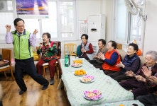 [천막사진관] 사랑의 택시운전사, 사람은 꽃이었구나