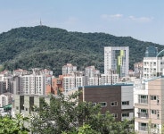 은평구 백련산로 2.6㎞ 걸어보니, 공급 안 먹히고 정책 안 통했다