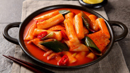 K팝에 올라탄 떡볶이 매운 질주
