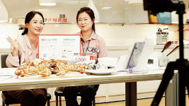 여기가 홈쇼핑이야 마트야 홈플러스 라방 전략 통할까