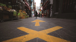 日에도 뒤지는 성장률 … 묻고 더블로 돈 뿌릴 때인가