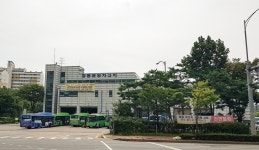 반대 현수막에 내걸린 차고지의 꿈