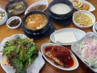 [PLACE] 손두부로 만든 다양한 요리가 한상에, ‘민속두부마을’