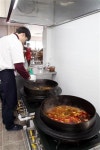 옛날 시골장터의 향수 느낄 수 있는 ‘온천골 한우가마솥 국밥’