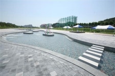 어린이 물놀이는 안양천 둔치에서