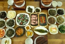 산나물 가득~ 약 되는 건강 밥상 ‘다올’