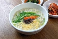 리포터가 찾은 맛 집-봉평메밀막국수