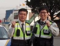 [이사람 | 아산경찰서 김성환 경위, 이제훈 경사] 권곡동… 신고 후 쓰러진 시민 끈질긴 추적끝에 구출