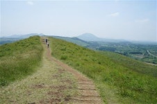청정자연 제주도 여행_오름, 제주의 푸른 하늘과 맞닿는 길