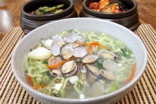 일산 맛집 | 건강한 칼국수…일산서구 주엽동 ‘봄내음 칼국수·보쌈’