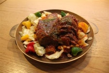 고기 요리하는 남자 ‘고요남’ 한티역점_한우 물회부터 고인돌 갈비까지 이색 별미