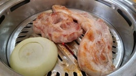 ‘한돈돼지갈비’_두툼한 생 삼겹살과 연한 돼지갈비의 참맛을 즐기다