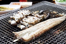 신봉동을 내려다보며 즐기는 숯불장어로 ‘오감 만족’