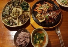 시골 사랑방에서 먹는 담백한 한상차림