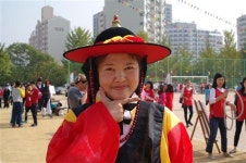 [현장취재_ 서울 양명초등학교 ‘장터에서 즐기는 옛 놀이 한마당, 밖에서 놀자!’]엄마 아빠와 함께 즐기는 전래놀이, 즐거움이 한가득!