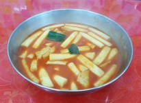 [입맛 사로잡는 우리 동네 떡볶이 집]“떡볶이의 매콤한 유혹에 빠져보세요~”