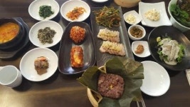 핫플레이스 맛집 - 하루에 2번~ 고기 삶는 보쌈전문점 ‘마늘장군보쌈’