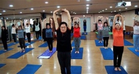 [주엽1동 주민자치센터 ‘스트레칭’ 강좌]움츠러들고 잘못된 자세 교정에 효과 만점~
