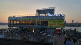 시원한 바람, 멋진 야경, 맛있는 음식이 있는 ‘서래나루’