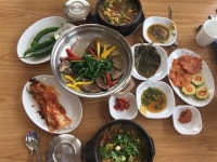 가마솥에 펄펄 끓인 한우 곰탕 한 그릇 드세요!