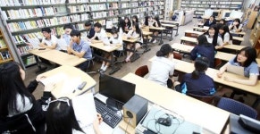 [도서관 탐방│영락고등학교 두드림 소도서관] 학생이 자료 찾으며 직접 수업 진행