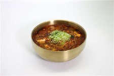 [폭염에 지친 몸과 마음에 활력을 주는 우리 동네 이색 보양식]“무더위엔 보양식이 으뜸! 보양식 먹고 가을까지 힘차게 달려볼까요~”