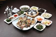 [매콤 왕코다리 조림과 바삭한 화덕 생선구이까지 매력 만점]건강한 자연의 상차림. 힐링 외식 장소