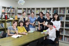 [모임   판교 봇들마을 이지더원 작은 도서관 ‘책 읽는 다락방’]“독서가 있는 삶, 생활이 촉촉해지는 원동력이에요”
