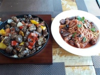 “맛있는 스테이크와 브런치 요리 분위기 있게 즐겨요!”