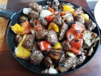 “맛있는 스테이크와 브런치 요리 분위기 있게 즐겨요!”