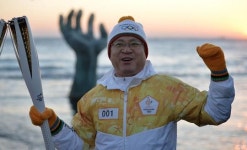 평창 성화 포항에서 새해 첫 봉송