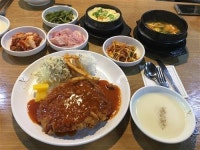 [우리 동네 한국식 왕돈가스 전문점]바삭한 식감으로 입맛 사로잡아요~