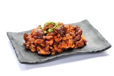 국내산 생 족발을 당일 삶아내 부드럽고 담백한 맛 일품~