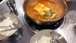 생 돼지고기가 듬~뿍 ‘백채 김치찌개’ 잠원점