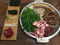 속이 꽉 찬 곱창을 생부추와 함께 더 고소하게~
