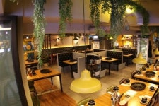 럭셔리한 카페에서 월남쌈과 샤브샤브를?