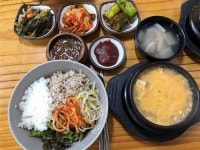 [건강한 별미, 우리 동네 ‘보리밥 맛집’]나물 넣고 쓱쓱, 구수한 맛이 일품이네!
