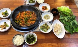 [우리 동네 쌈밥 맛집]푸릇푸릇 신선한 채소 쌈에 밥 한 그릇 뚝딱!