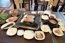 찰지고 고소한 상위 1%의 귀한 고기, 지례흑돼지