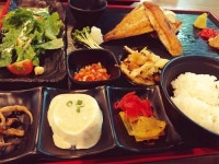 정갈하고 담백한 한 상차림