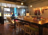 가죽공예과 커피를 한 공간에서