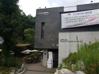 [분당·용인 물 만난 카페에서 더위 식히기]더위에 지친 영혼, 얕은 계곡물이라도 위로받기를
