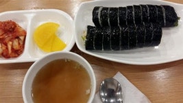 잊을 수 없는 정겨운 맛, 신사역 ‘추억의 김밥’