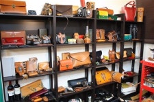 [우리 동네 공방나들이, 가죽공예공방]가죽, 쌓인 시간만큼 멋스러움 더해져