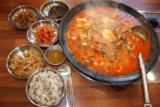 푸짐한 차돌박이 부대찌개 맛에 반했어요~