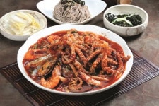 국물의 끝판왕, 메밀만큼 시원한 영양만점 굴 국밥